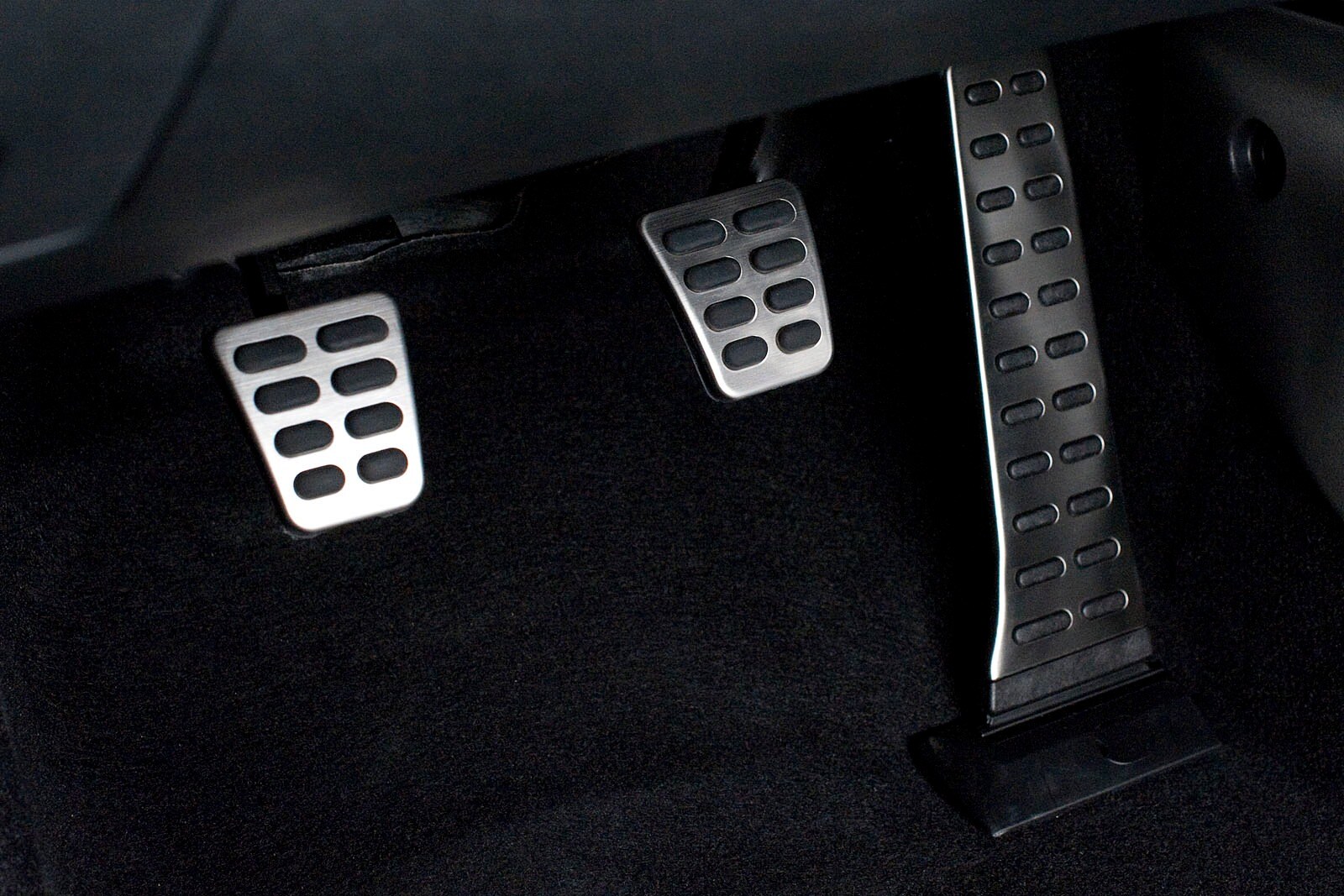 2017 Hyundai Veloster front safety DETAIL