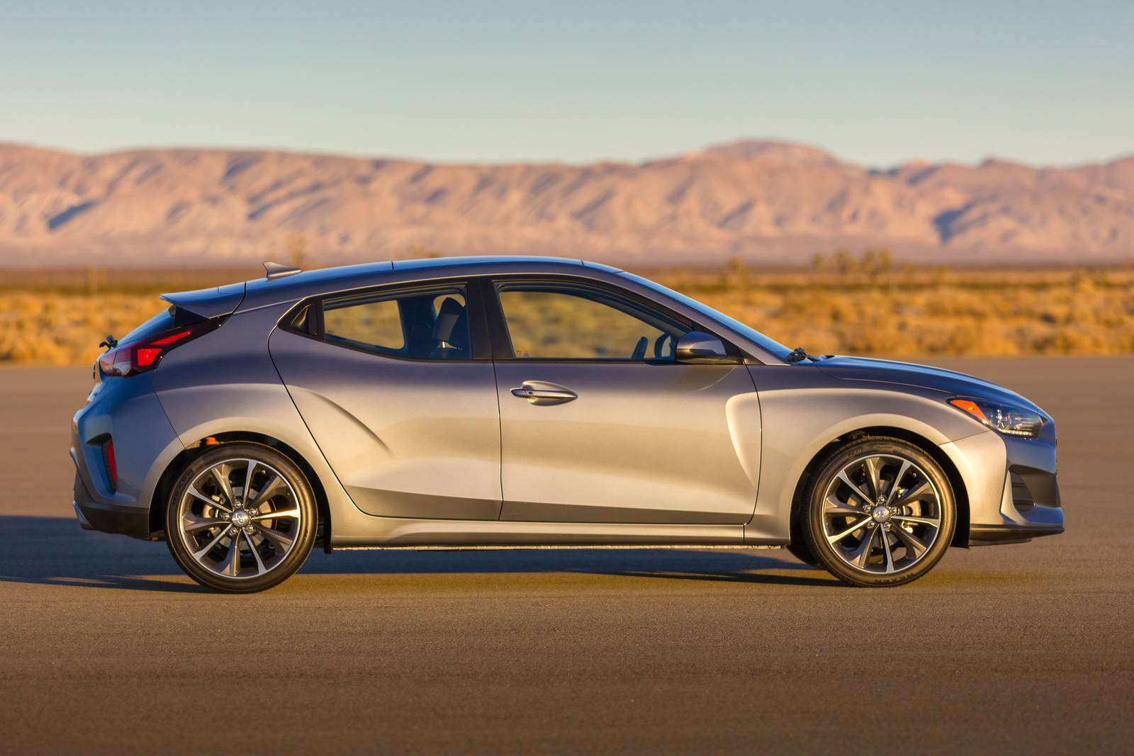 2019 Hyundai Veloster exterior S