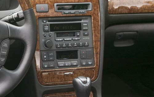 2004 Hyundai XG350 interior CC
