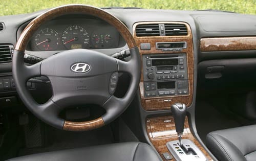 2004 Hyundai XG350 interior D