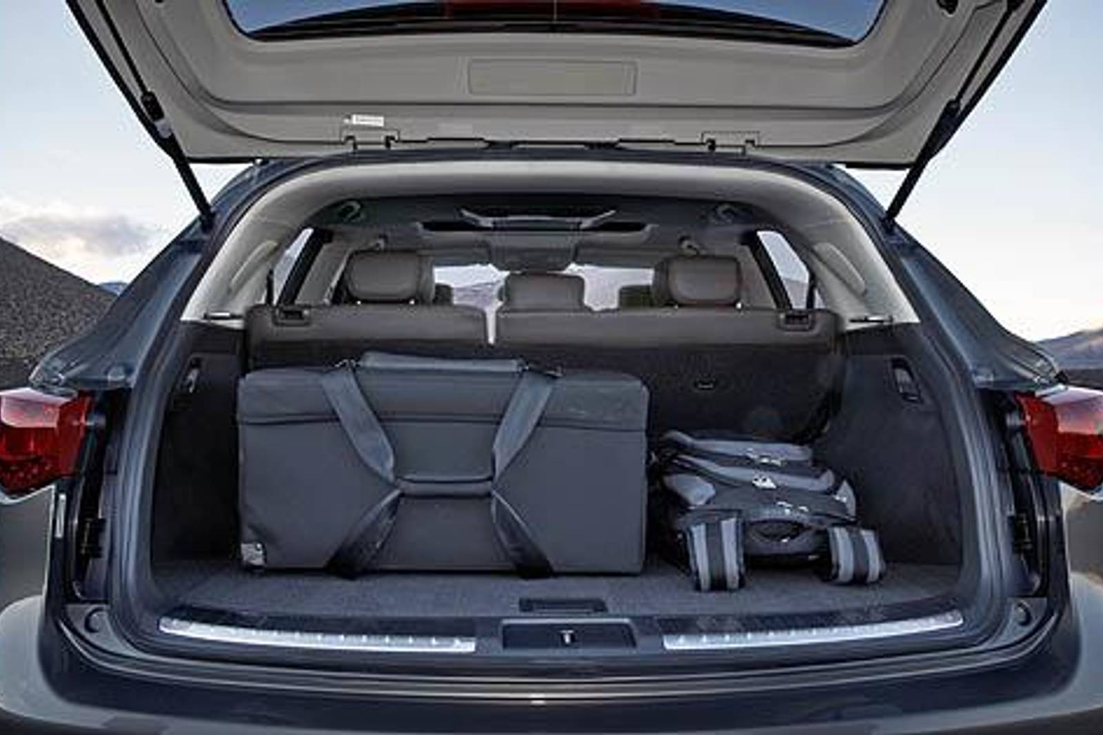 2010 INFINITI FX50 interior CARGO