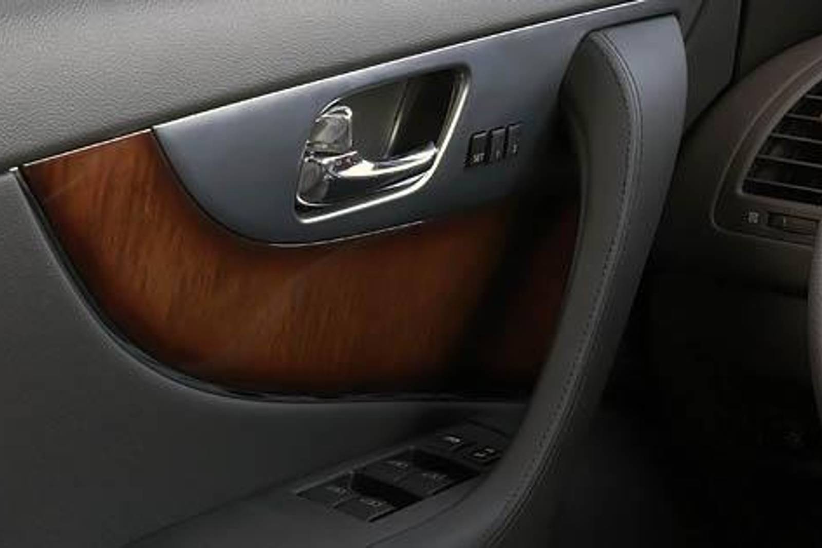 2010 INFINITI FX50 interior DETAIL