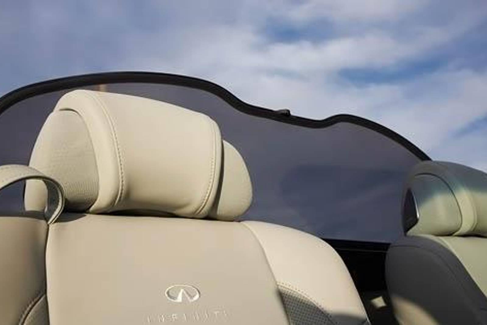 2012 INFINITI G Convertible interior DETAIL