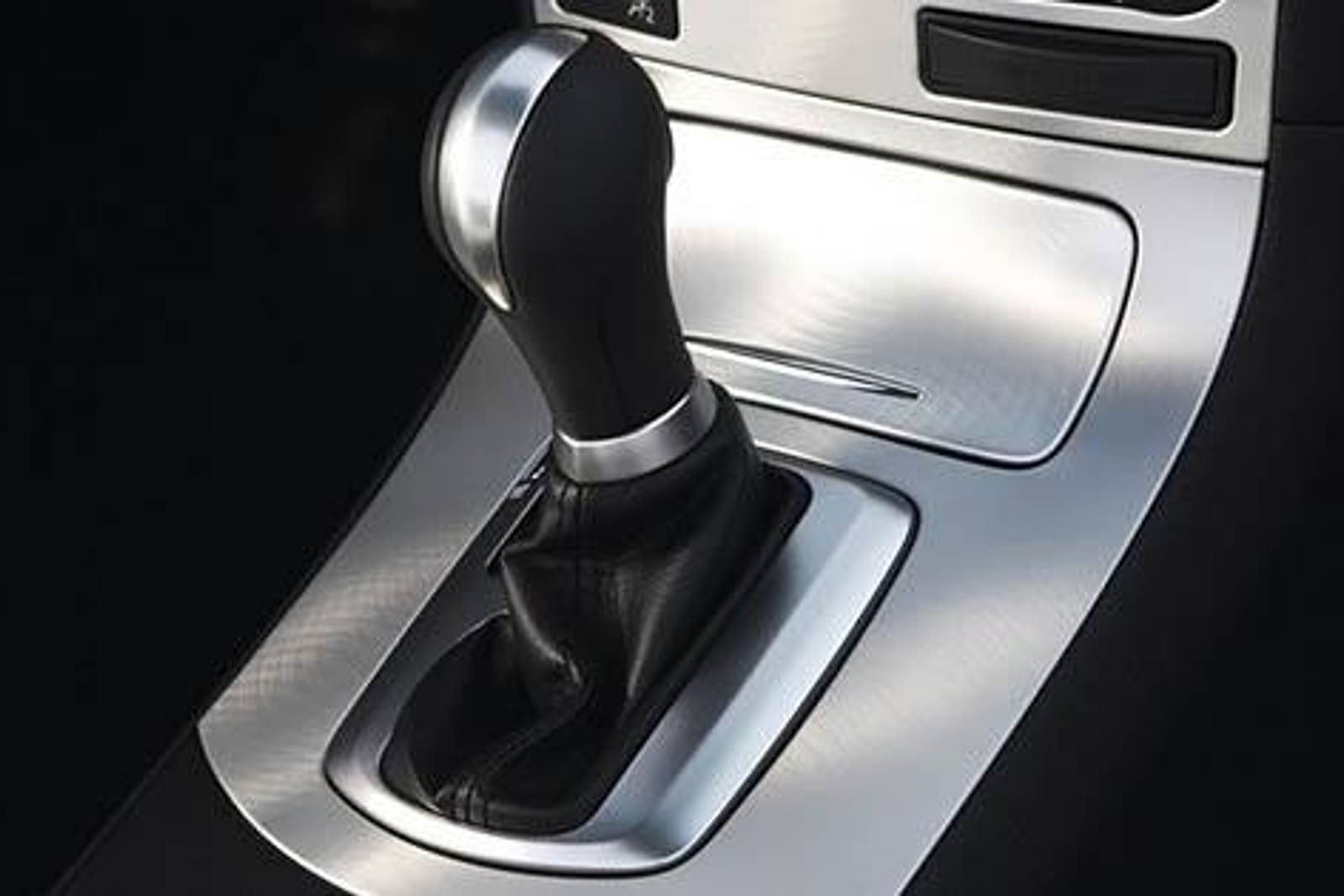 2012 INFINITI G Convertible interior SHF