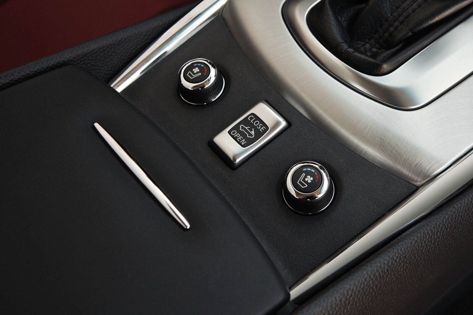 2013 INFINITI G Convertible interior DETAIL