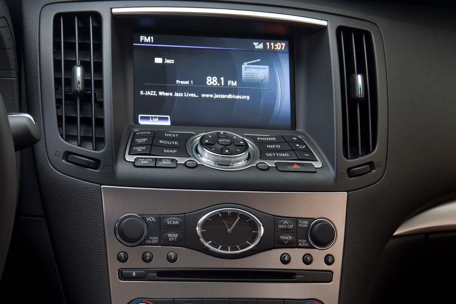 2012 INFINITI G Sedan interior CC
