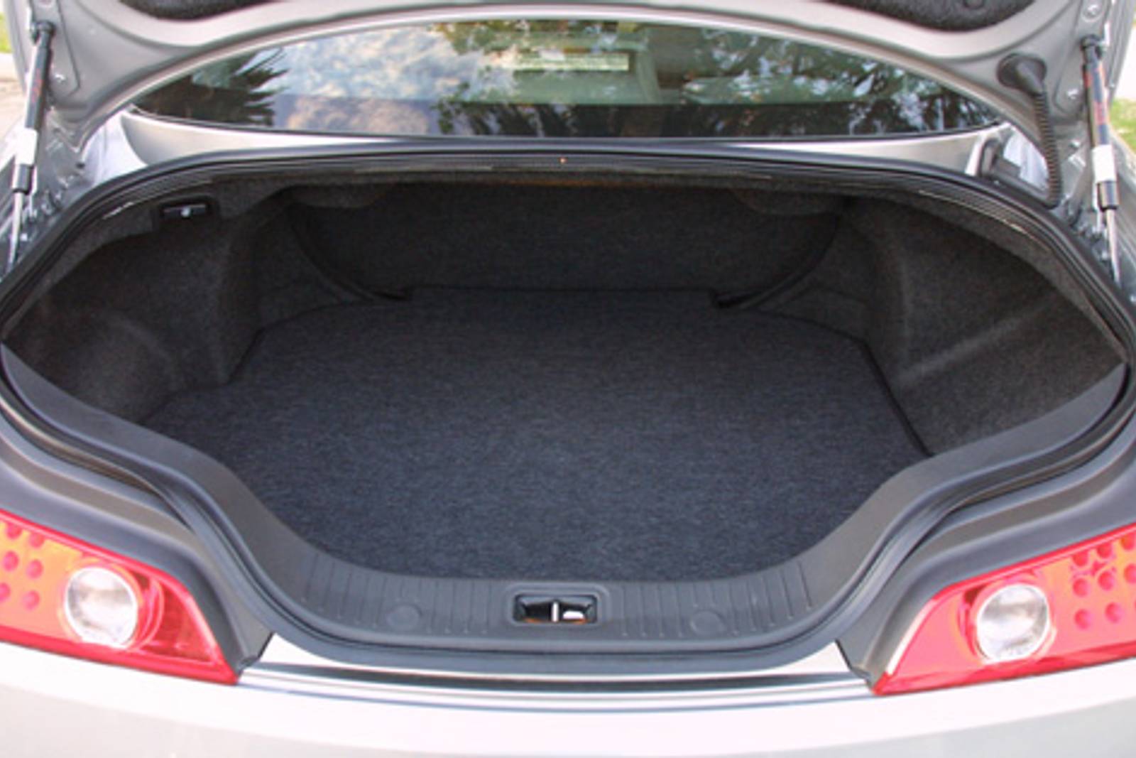 2003 INFINITI G35 interior CARGO