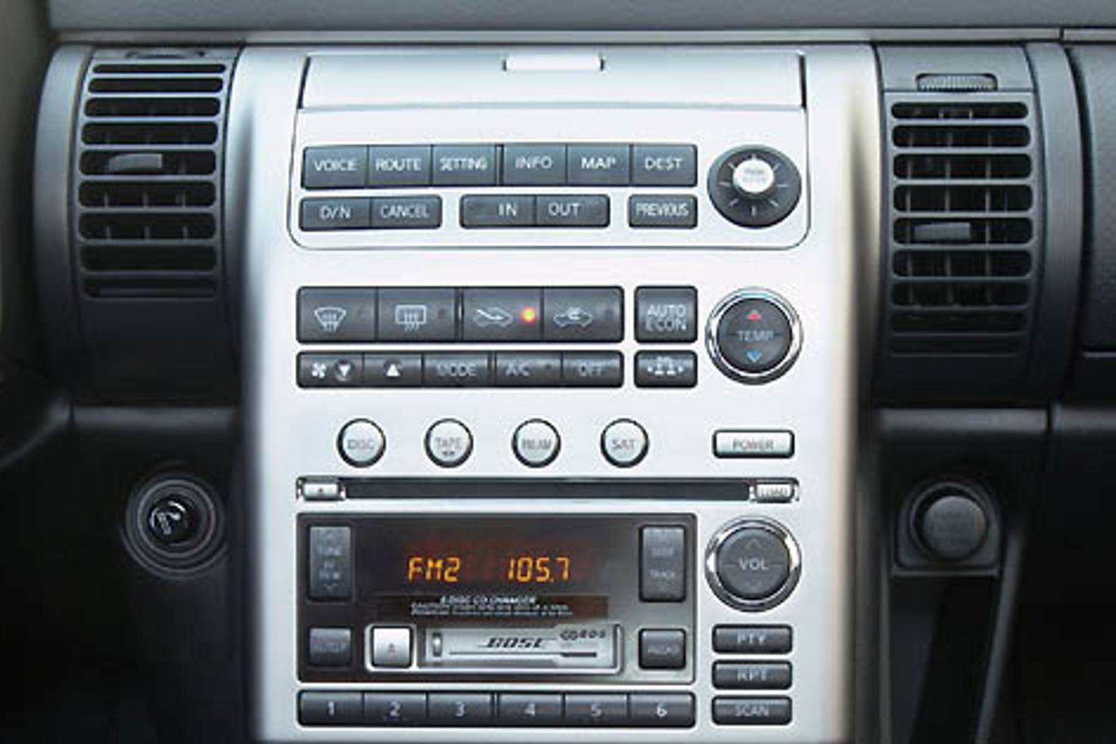 2004 INFINITI G35 interior CC