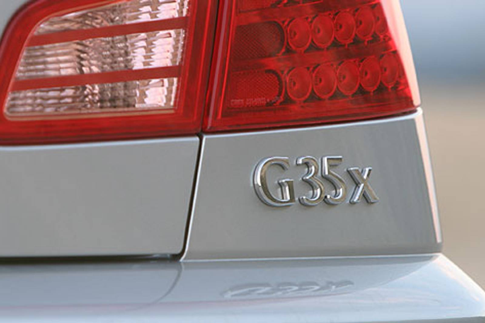 2004 Infiniti G35 — OEM photo 3