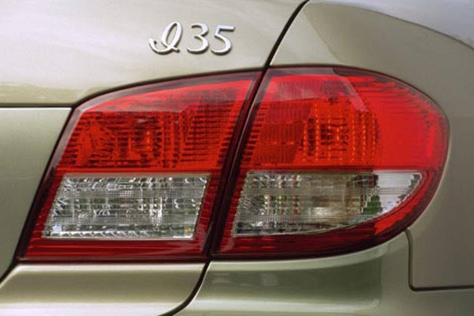 2002 INFINITI I35 exterior FBDG