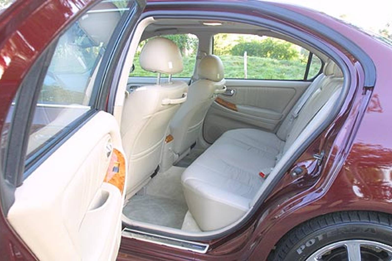 2002 INFINITI I35 interior RI