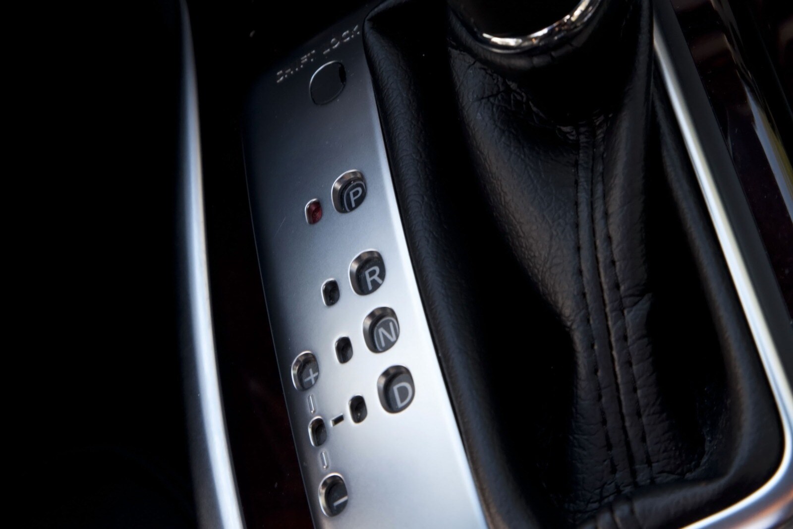 2013 INFINITI M interior CC