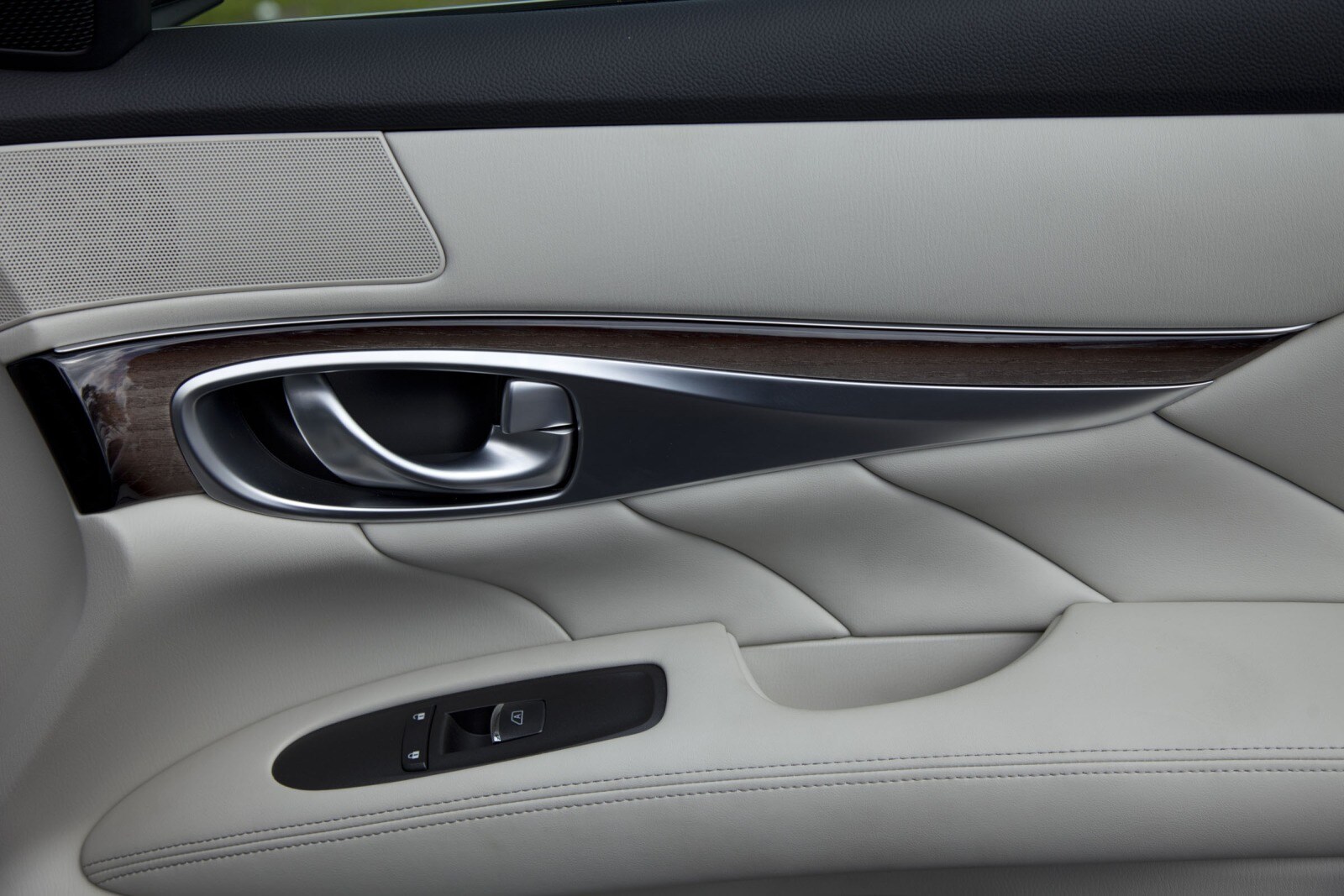 2013 INFINITI M interior DETAIL