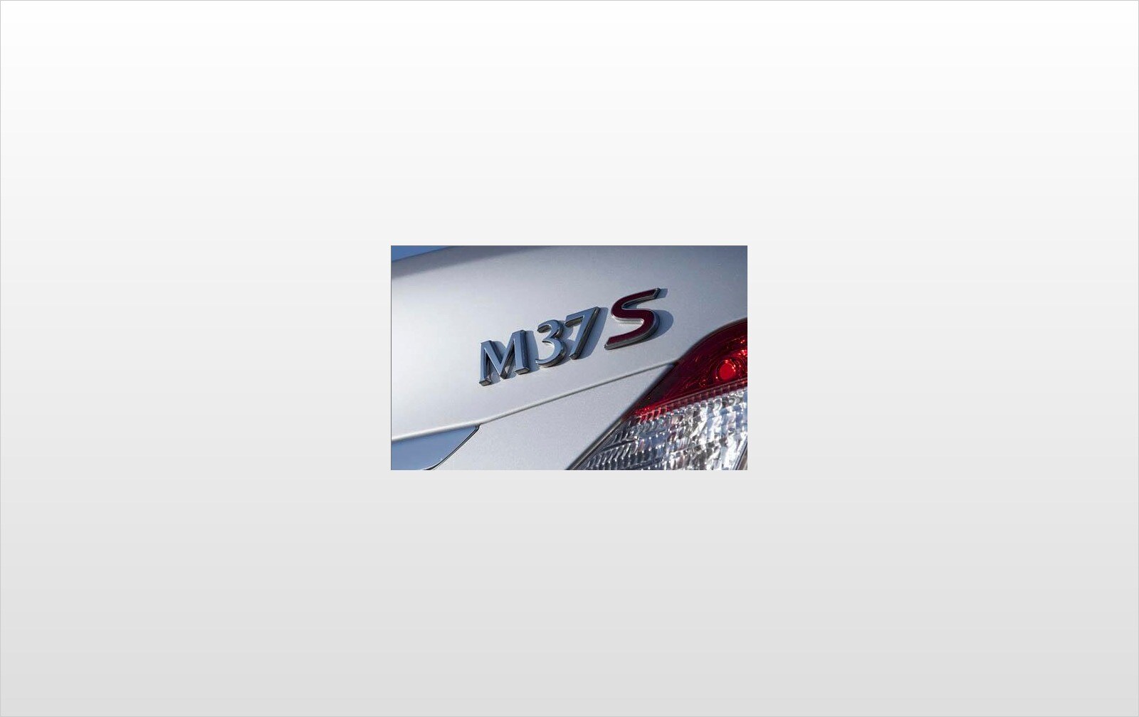 2011 INFINITI M37 exterior RBDG