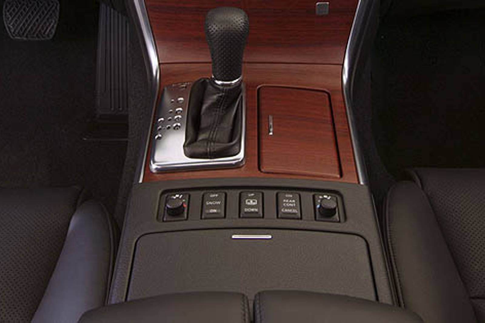 2007 INFINITI M45 interior SHF