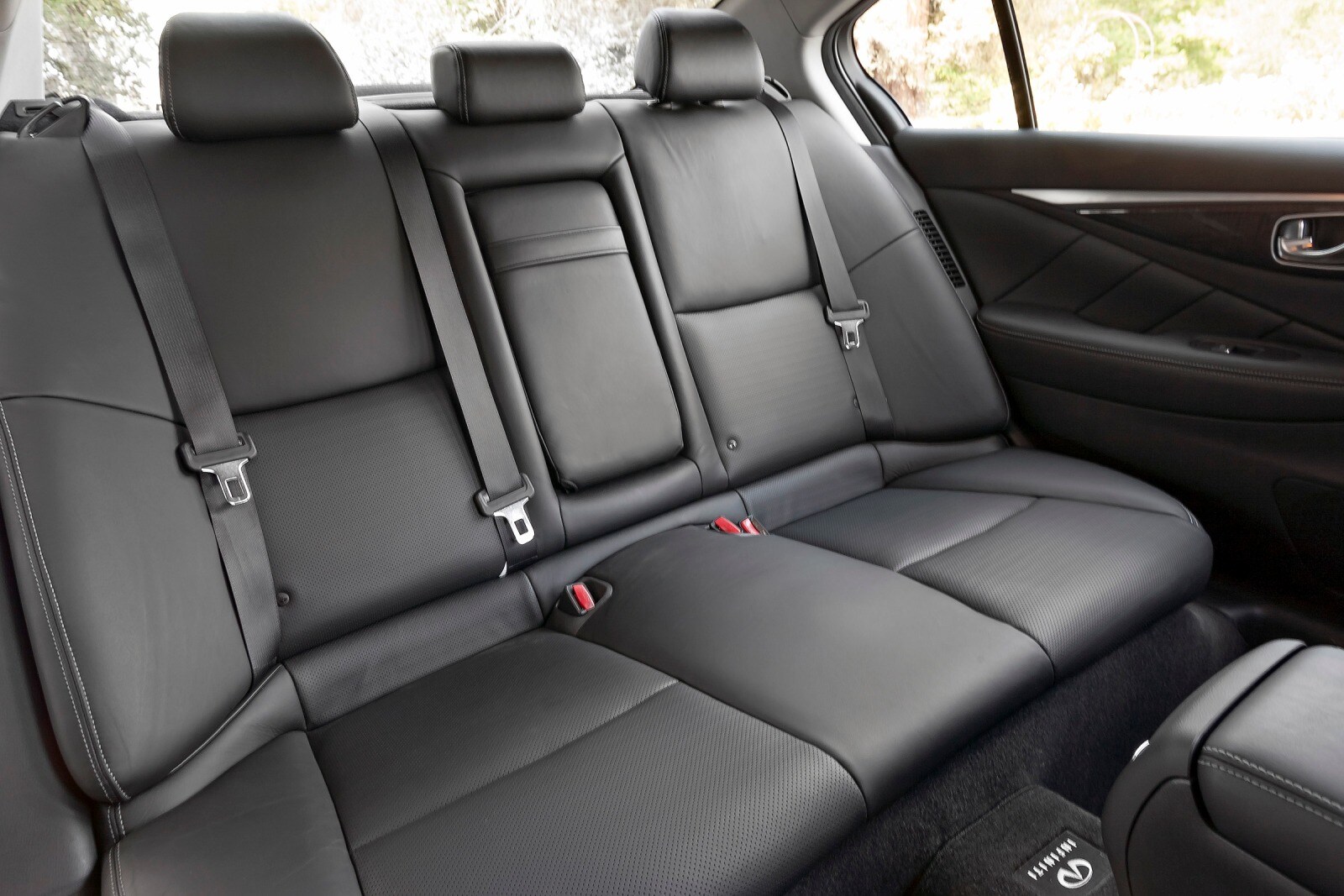 2014 Infiniti Q50 interior RI