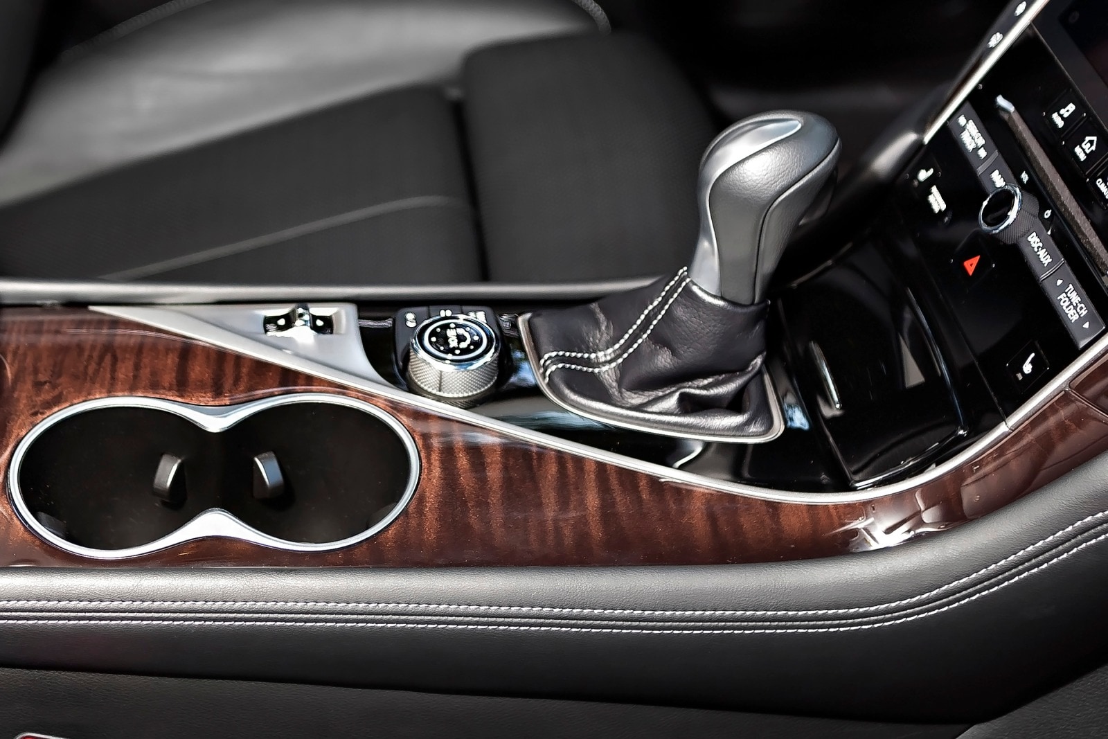 2014 Infiniti Q50 interior SHF