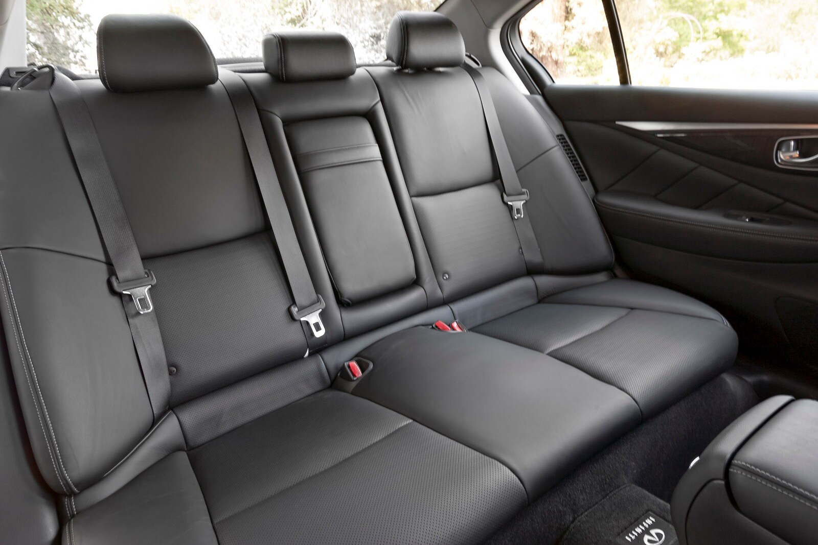 2015 Infiniti Q50 interior RI