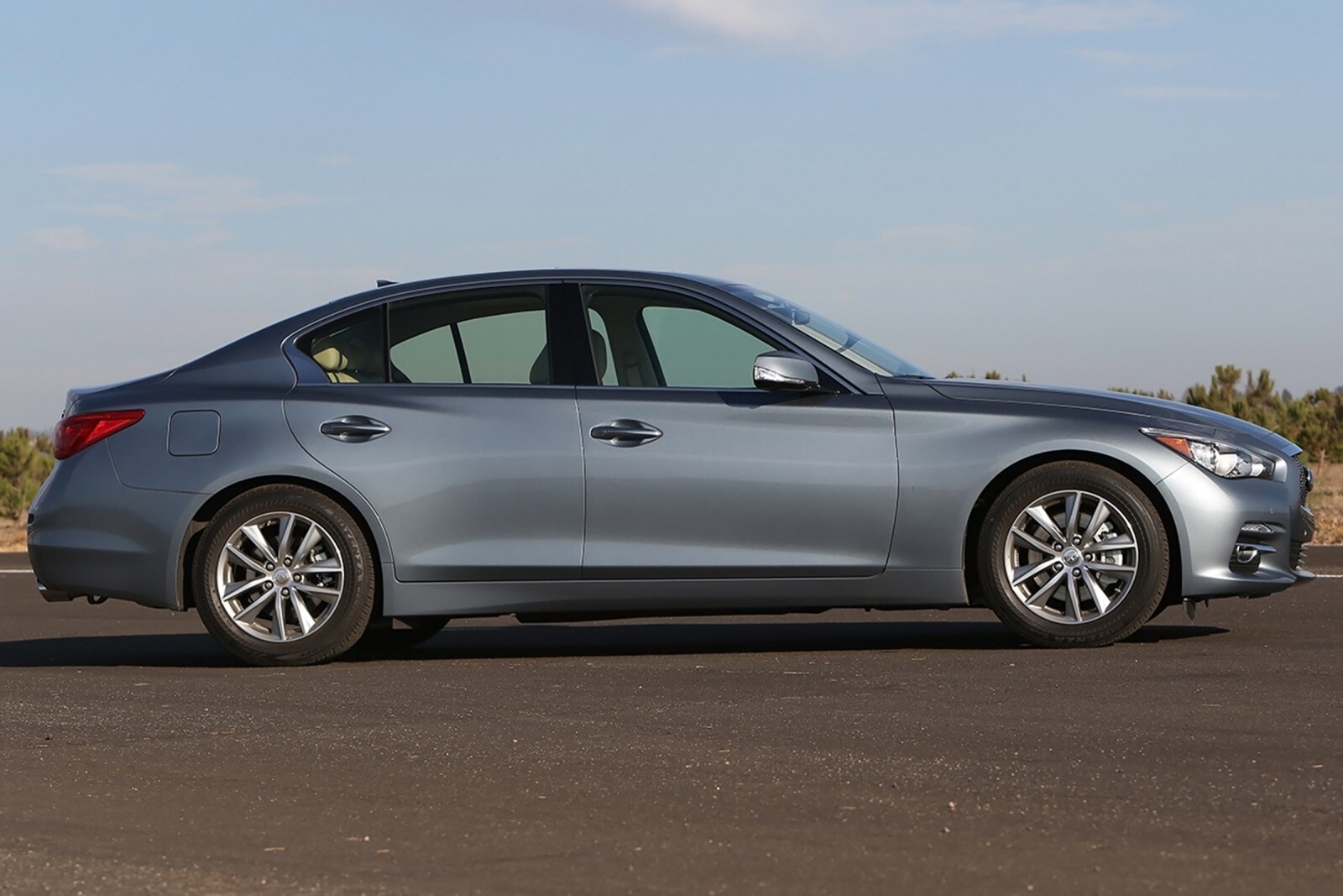 2015 Infiniti Q50 front safety F