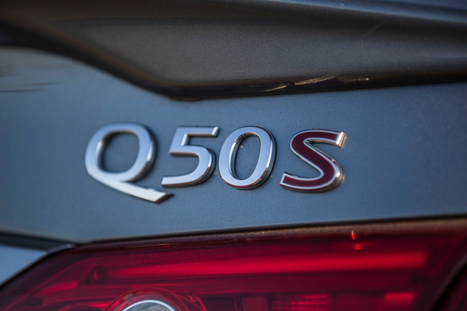 2015 Infiniti Q50 exterior RBDG