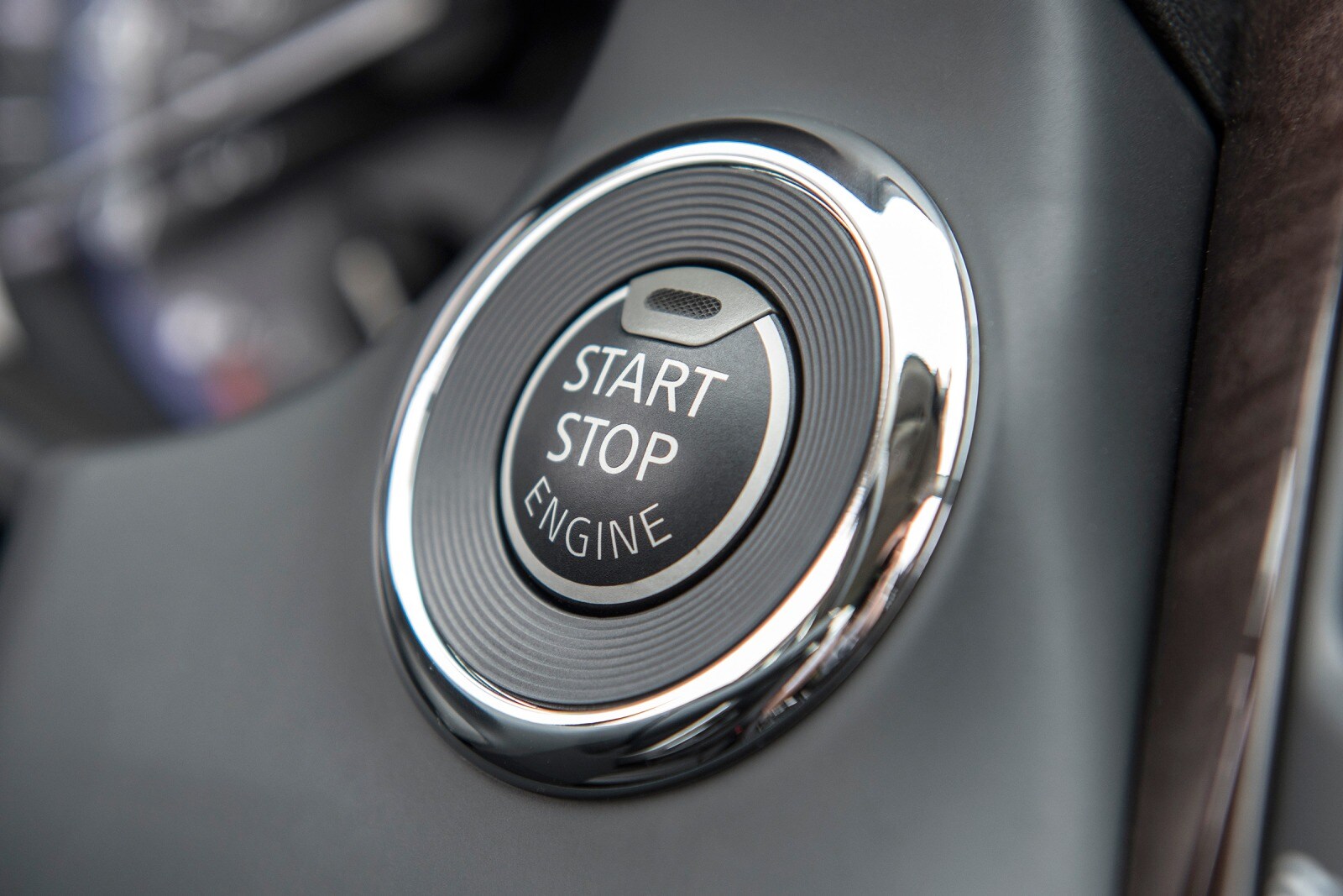 2016 Infiniti Q50 front safety DETAIL