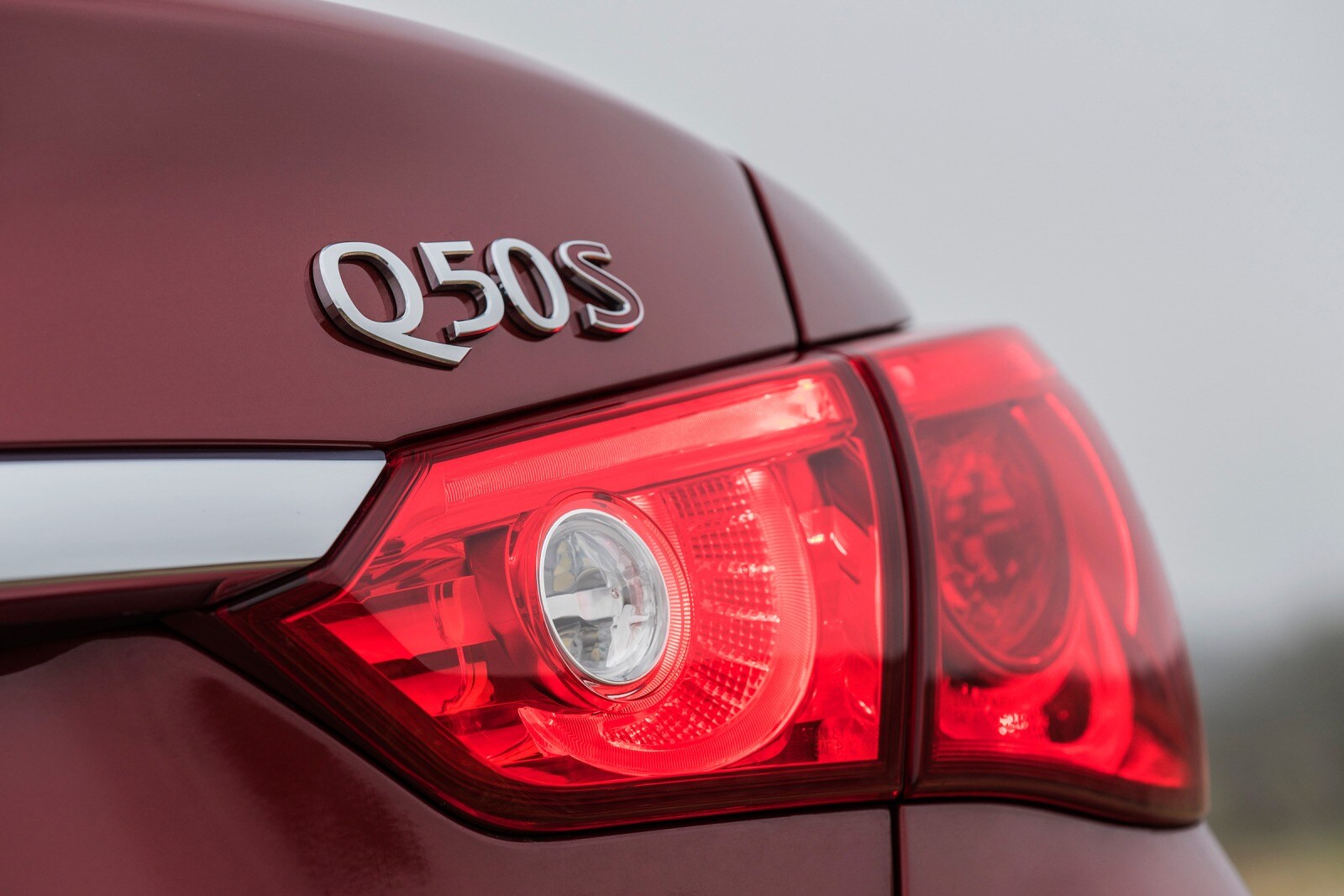 2016 Infiniti Q50 exterior RBDG