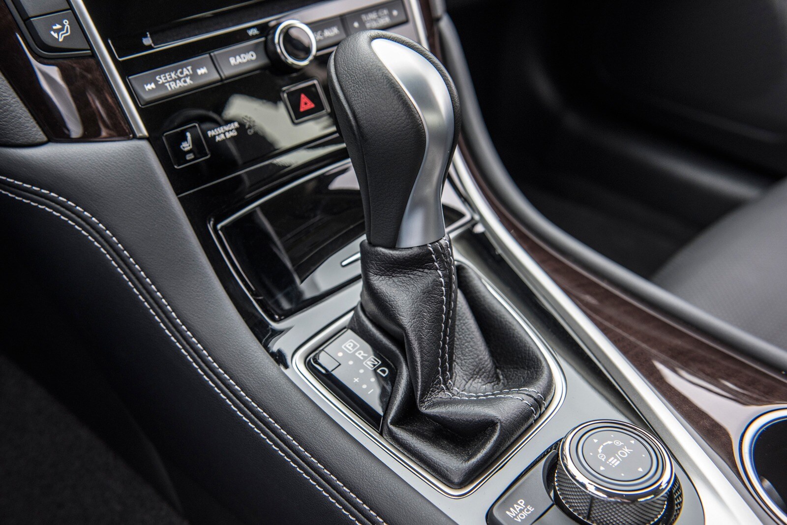 2016 Infiniti Q50 interior SHF