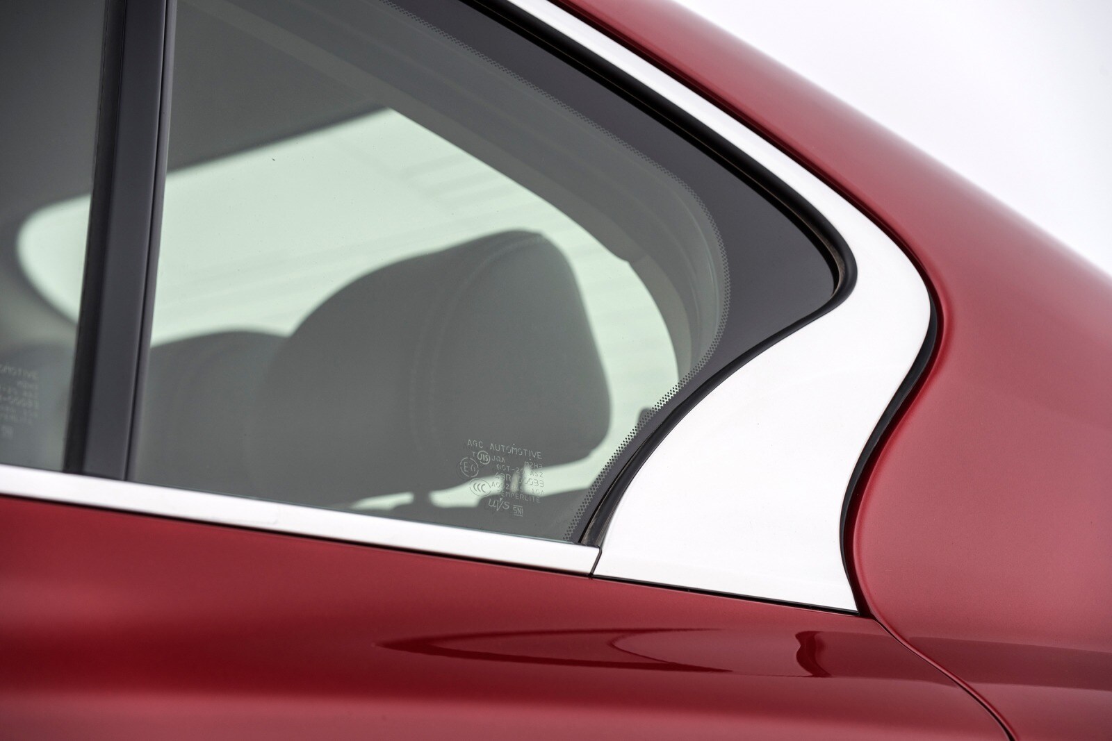 2017 Infiniti Q50 front safety EDETAIL