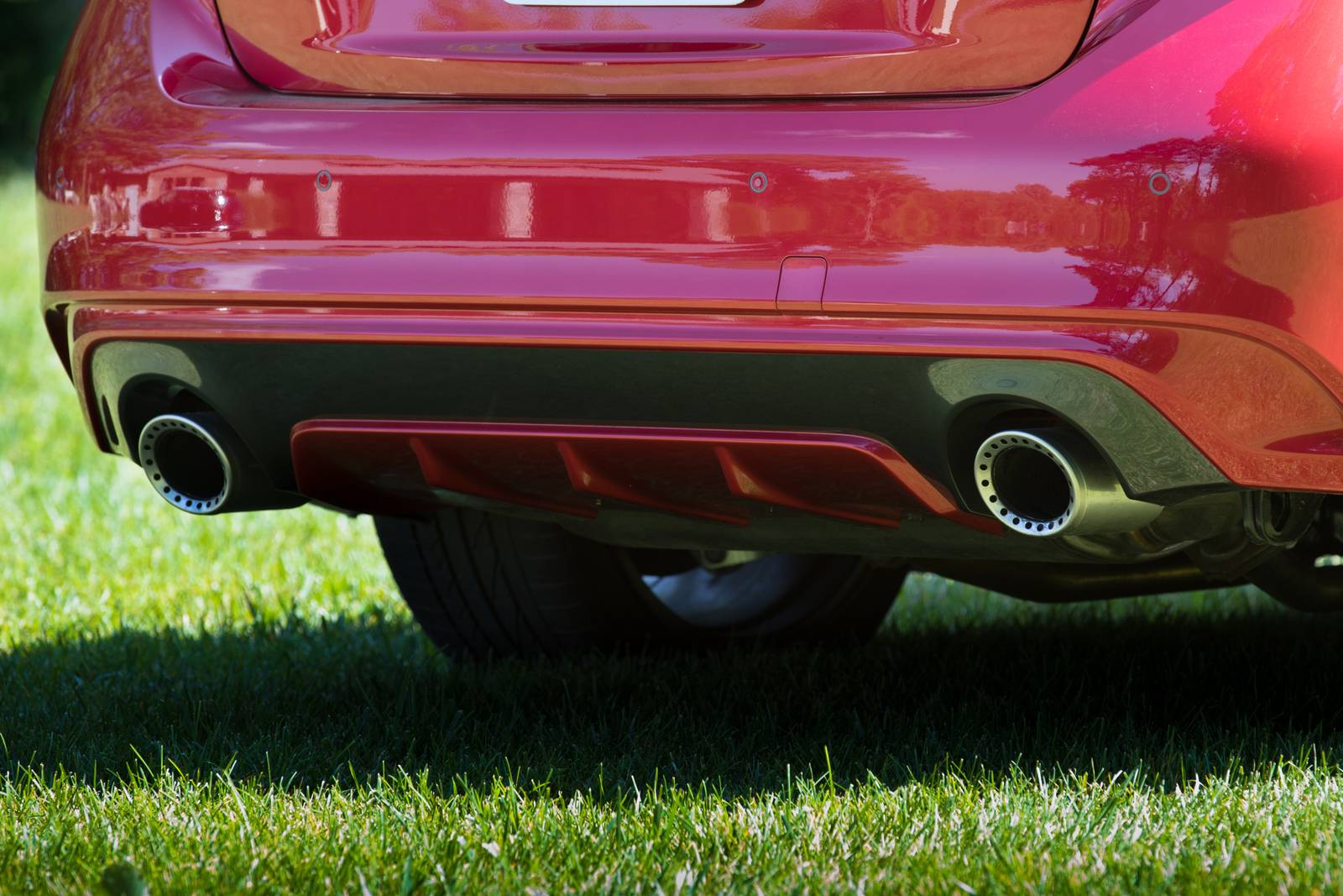 2018 Infiniti Q50 front safety EDETAIL