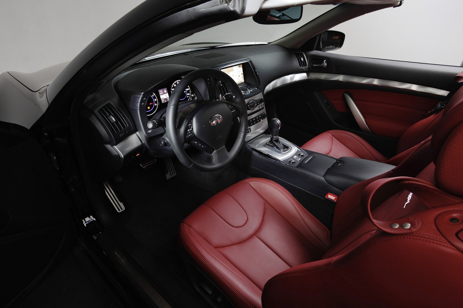 2014 INFINITI Q60 Convertible interior I