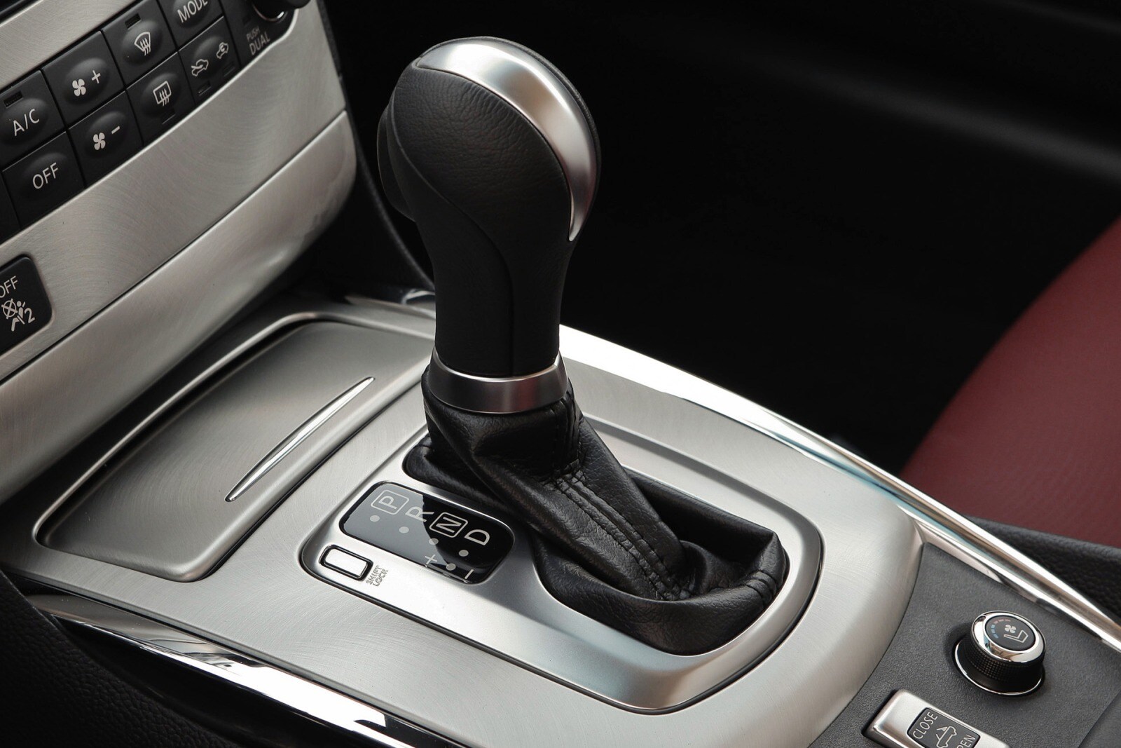 2014 INFINITI Q60 Convertible interior SHF