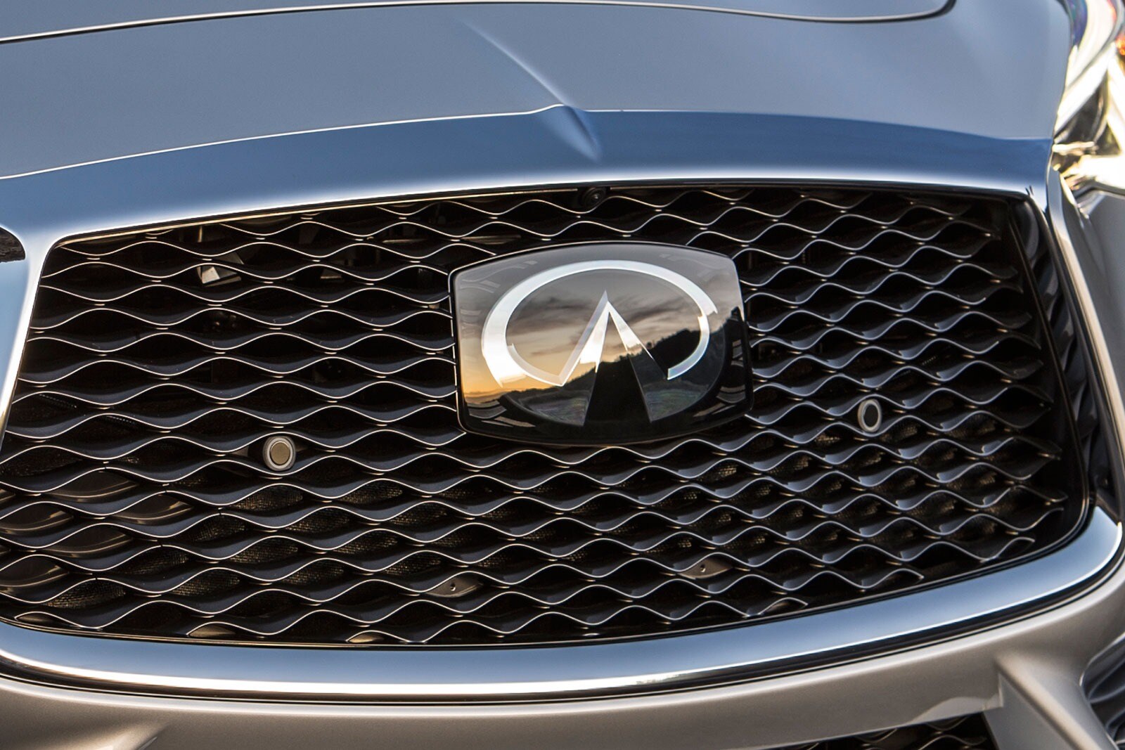 2017 Infiniti Q60 front safety FBDG