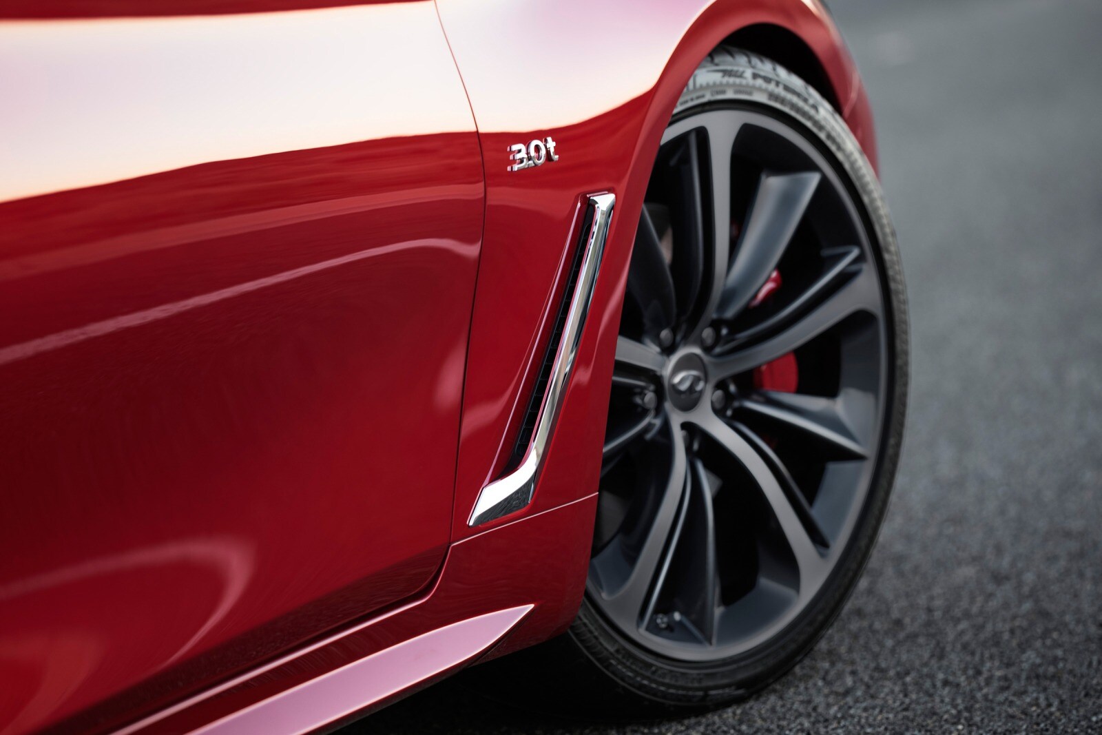 2017 Infiniti Q60 front safety EDETAIL