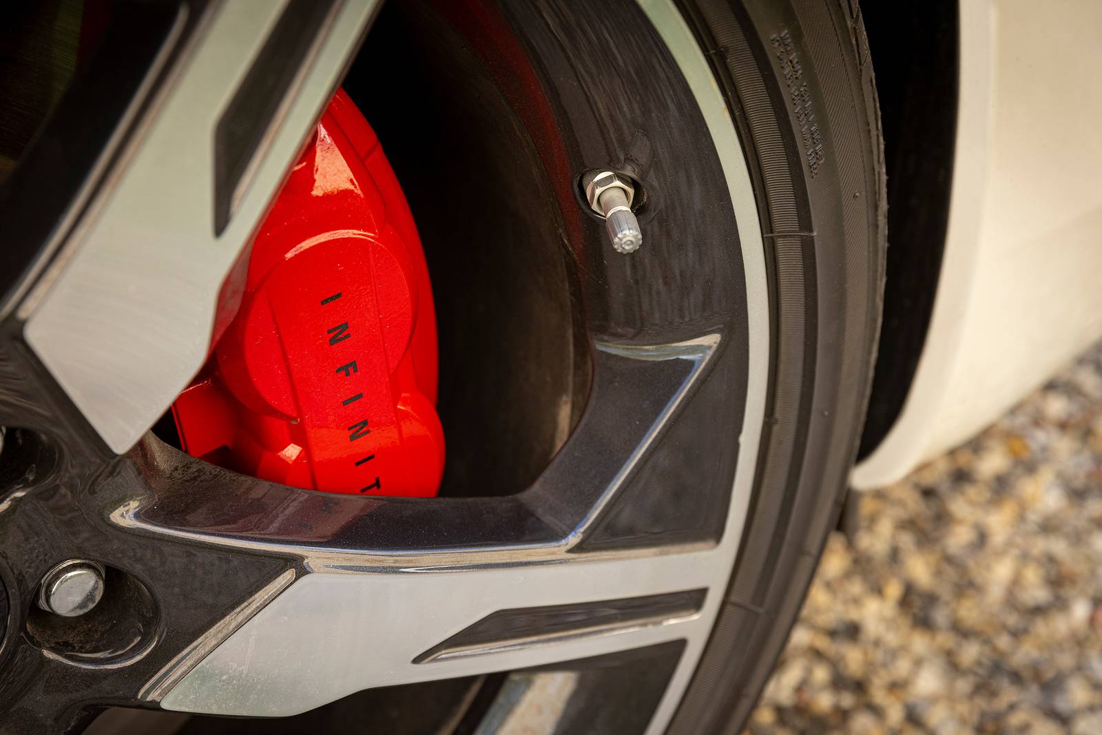 2022 Infiniti Q60 front safety EDETAIL