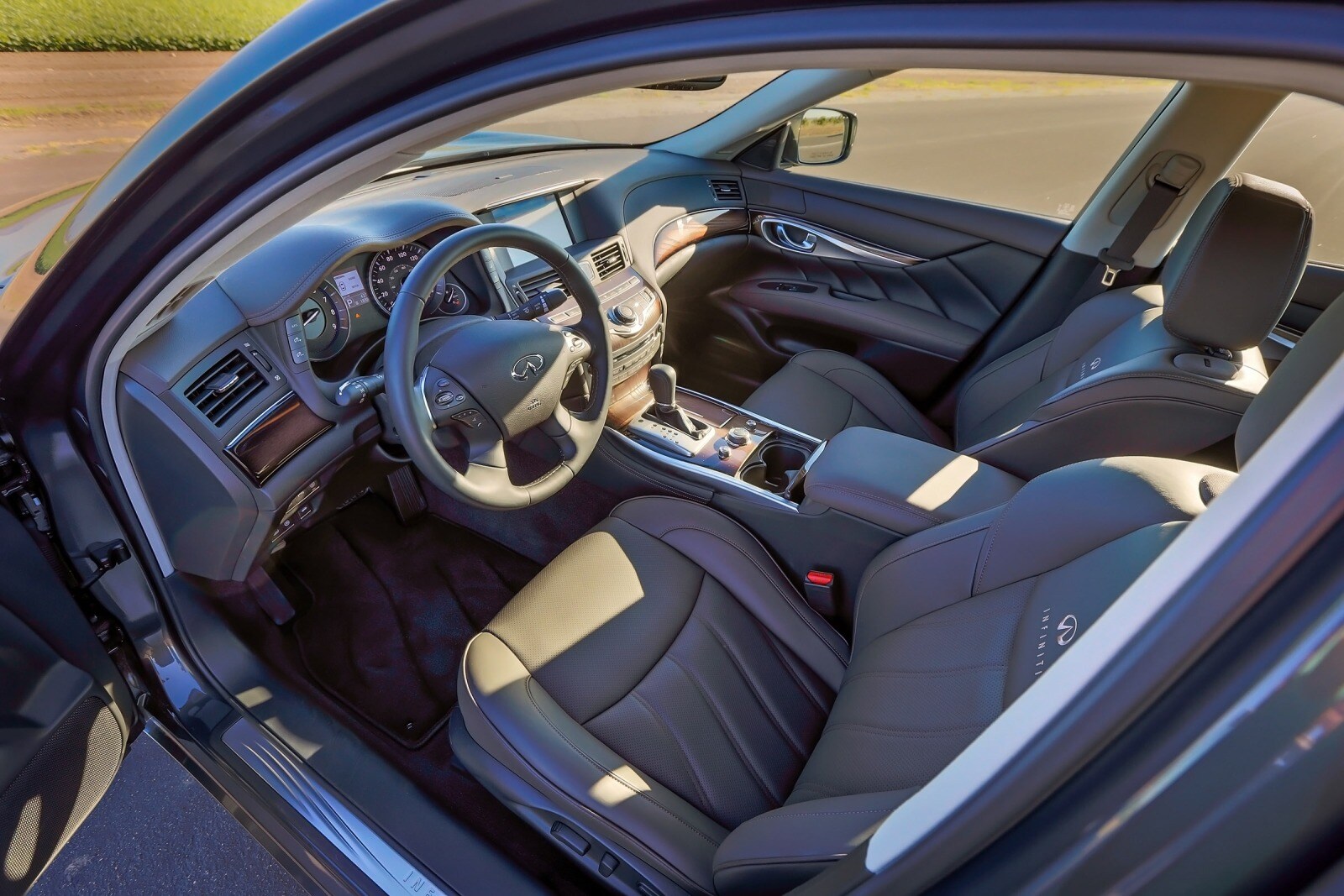 2014 INFINITI Q70 interior I