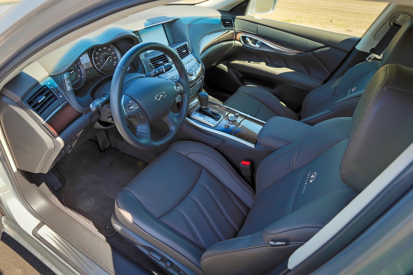 2014 INFINITI Q70 interior I