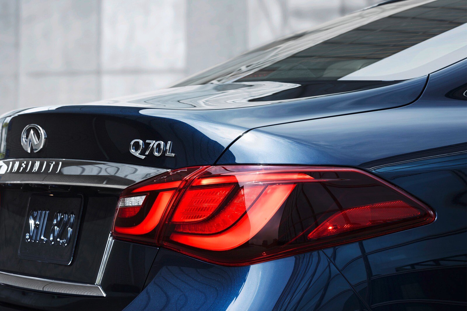 2015 INFINITI Q70 exterior RBDG