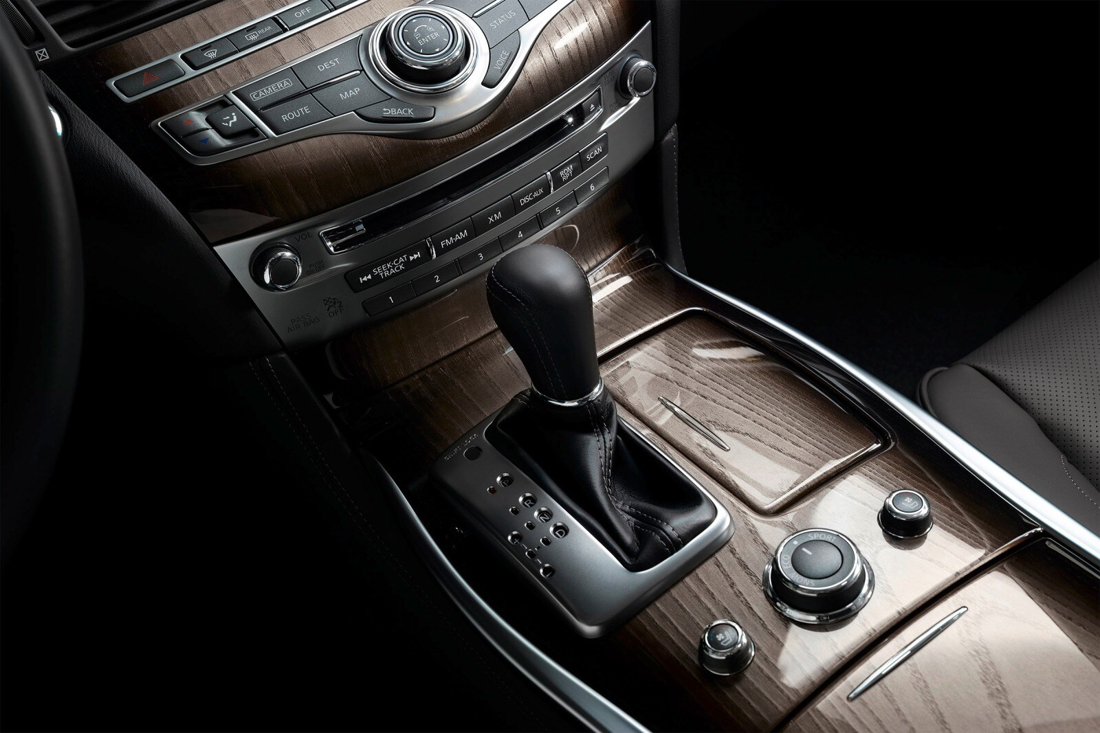 2015 INFINITI Q70 interior SHF