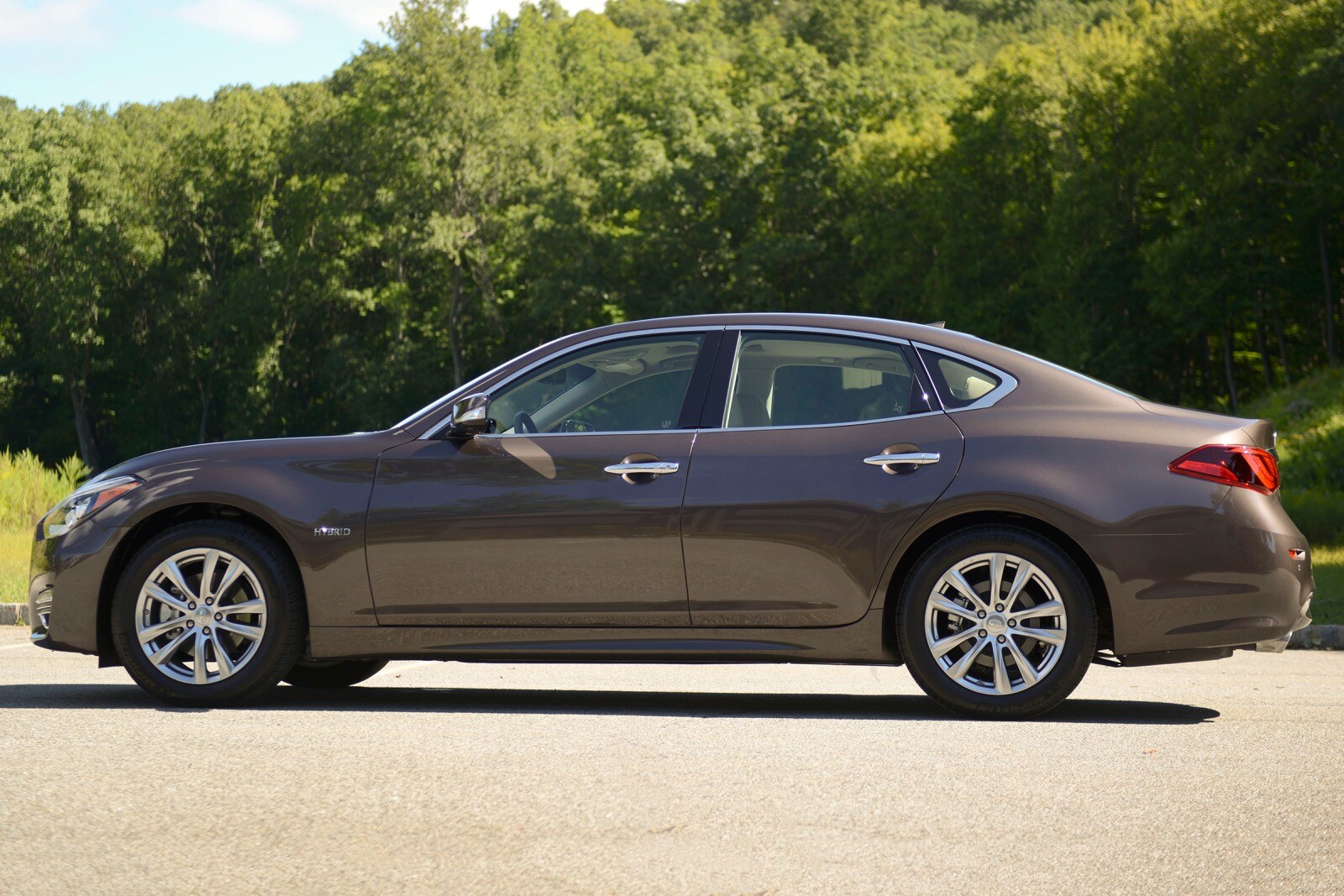 2016 INFINITI Q70 Hybrid Sedan Exterior