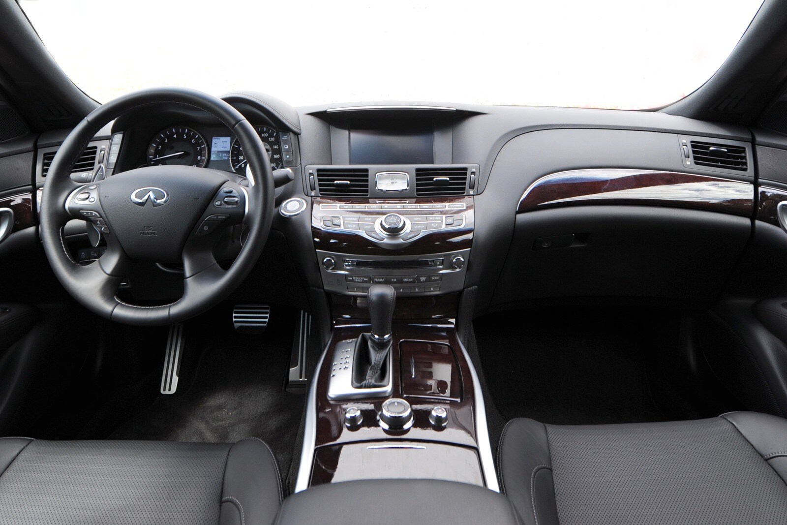 2016 INFINITI Q70 interior D