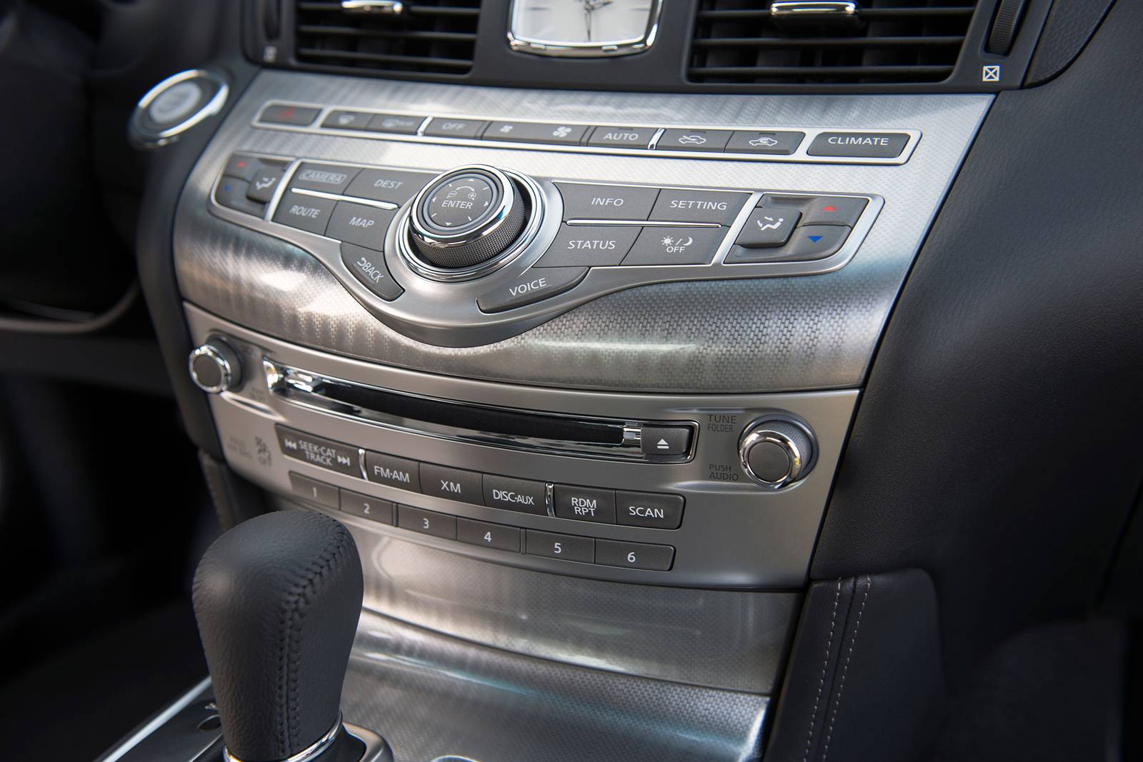 2018 INFINITI Q70 interior CC