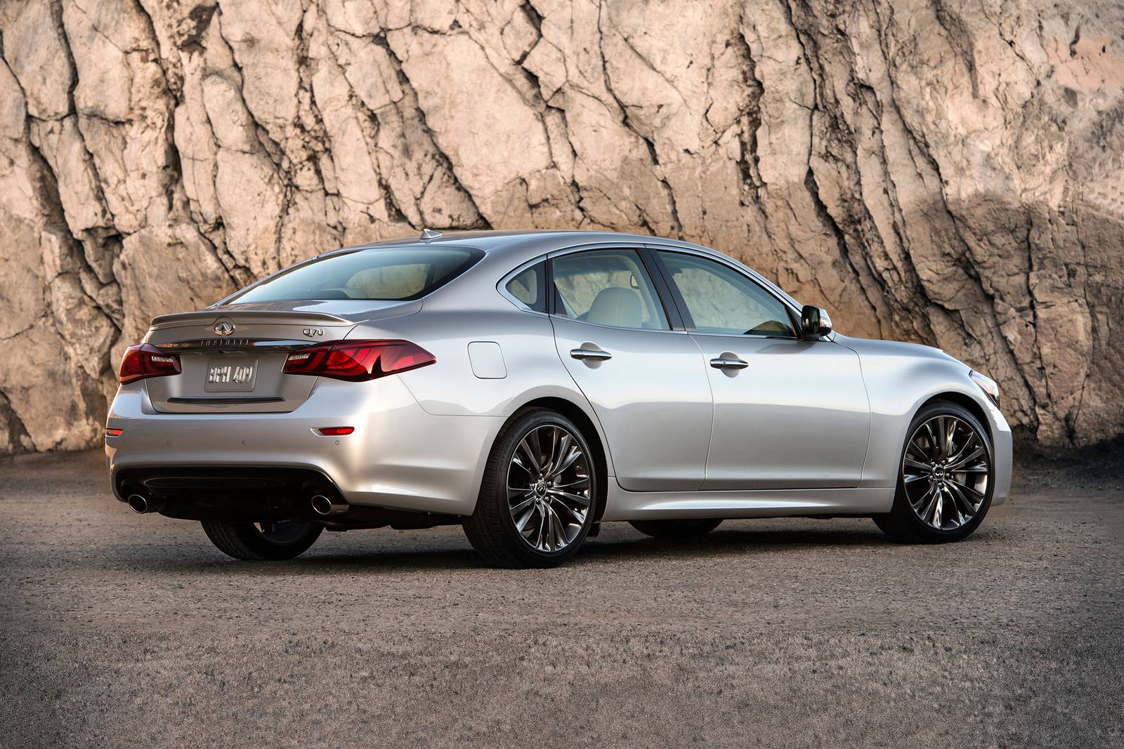 INFINITI Q70 3.7 LUXE Sedan Exterior. Premium Select Package Shown.