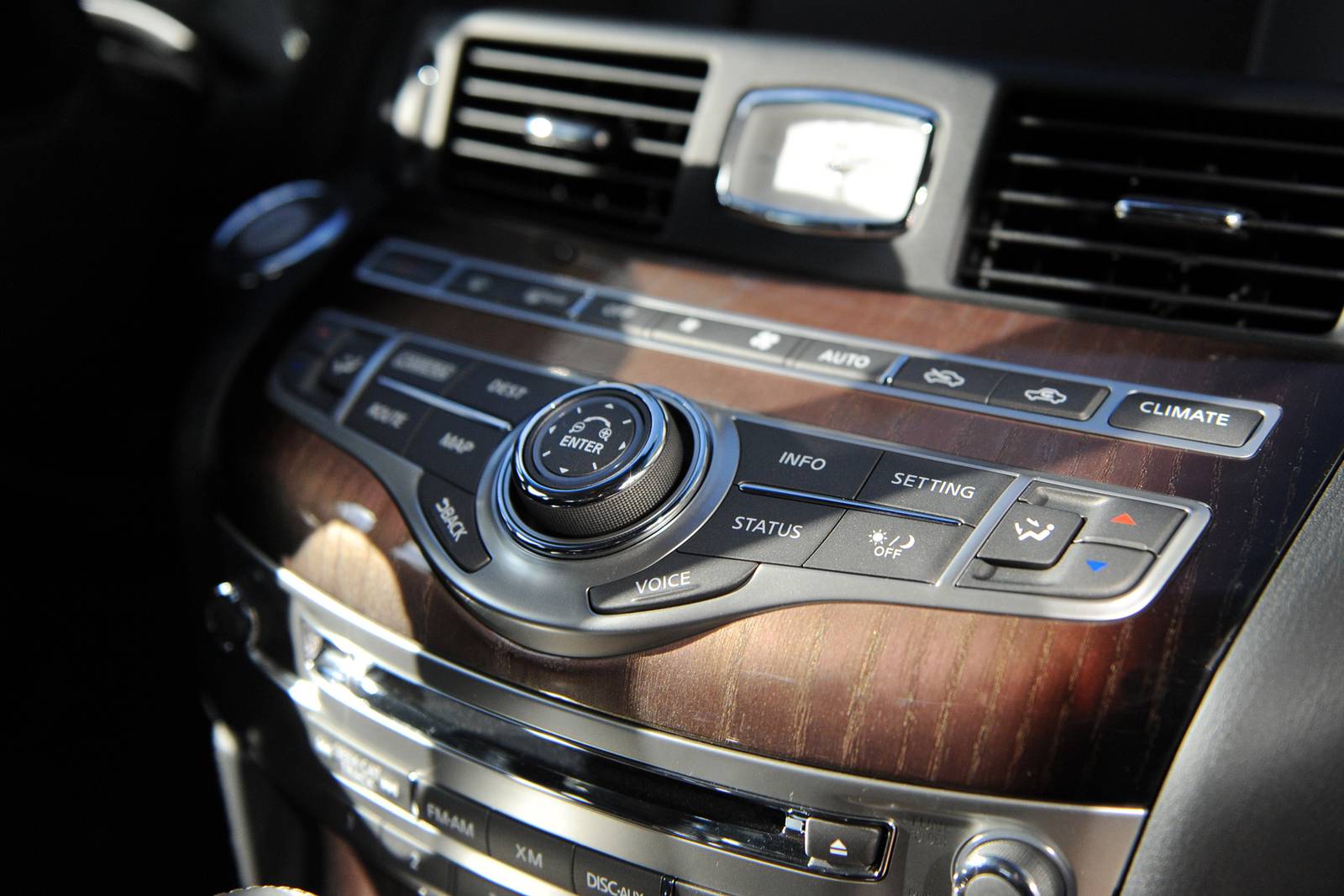 2018 INFINITI Q70 interior CC