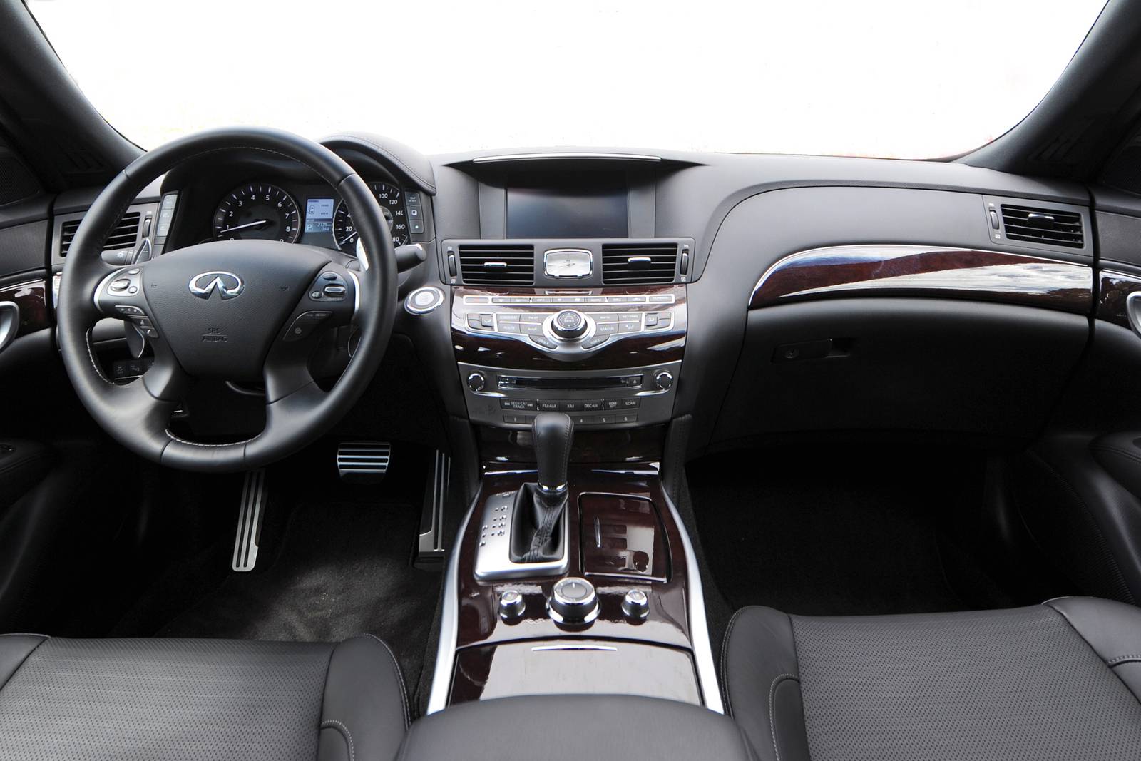 2018 INFINITI Q70 interior D