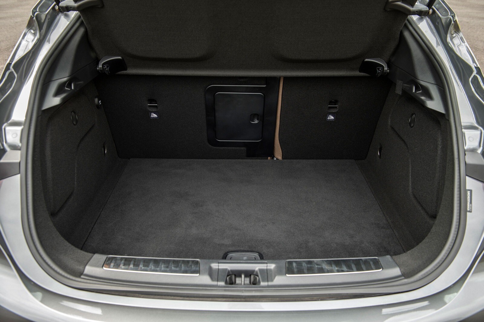 2017 Infiniti QX30 front safety CARGO