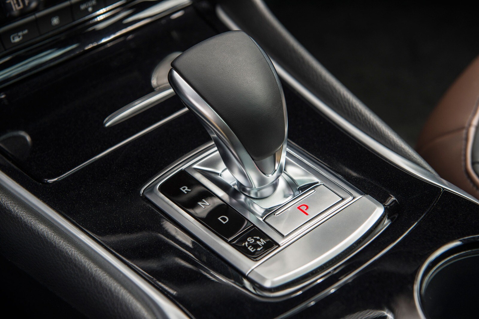 2017 Infiniti Qx30 interior SHF