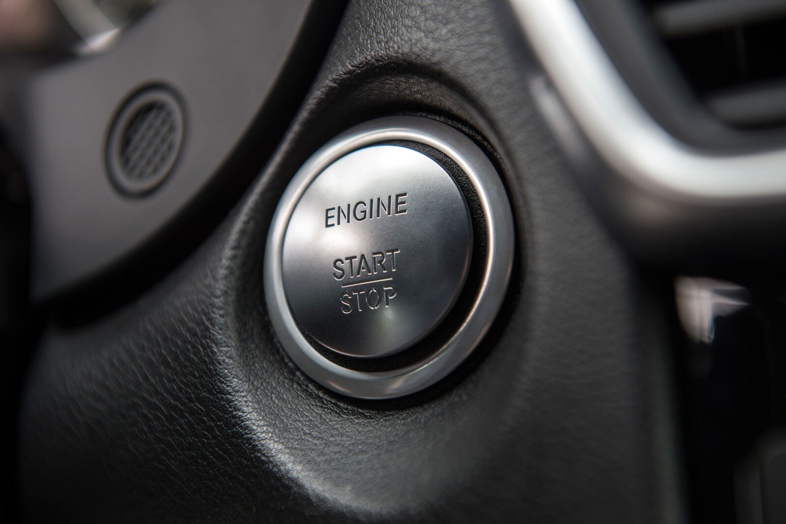 2017 Infiniti Qx30 interior DETAIL