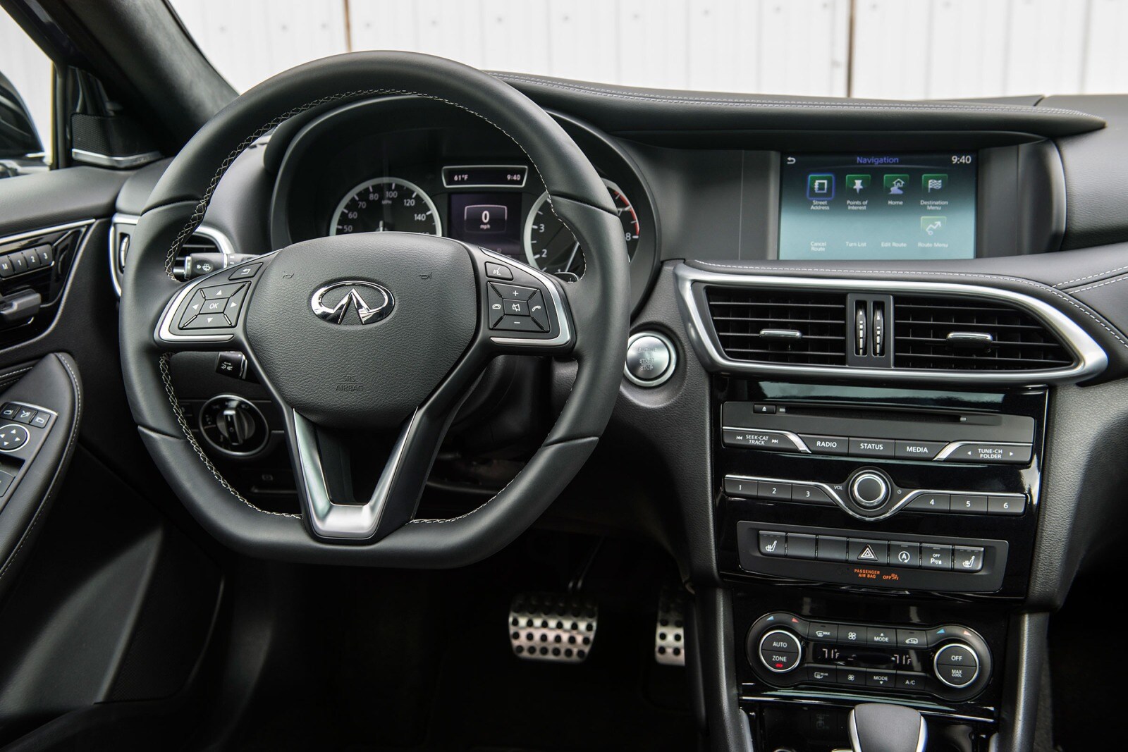 2017 Infiniti Qx30 interior SWD