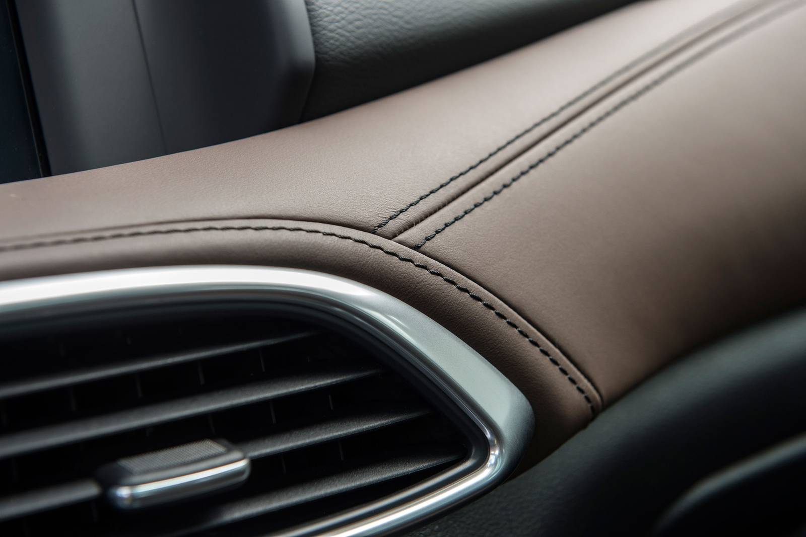 2018 Infiniti Qx30 interior DETAIL