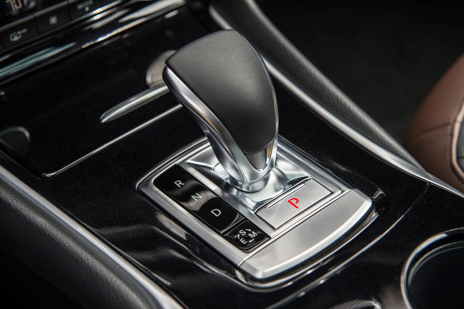 2018 Infiniti Qx30 interior SHF